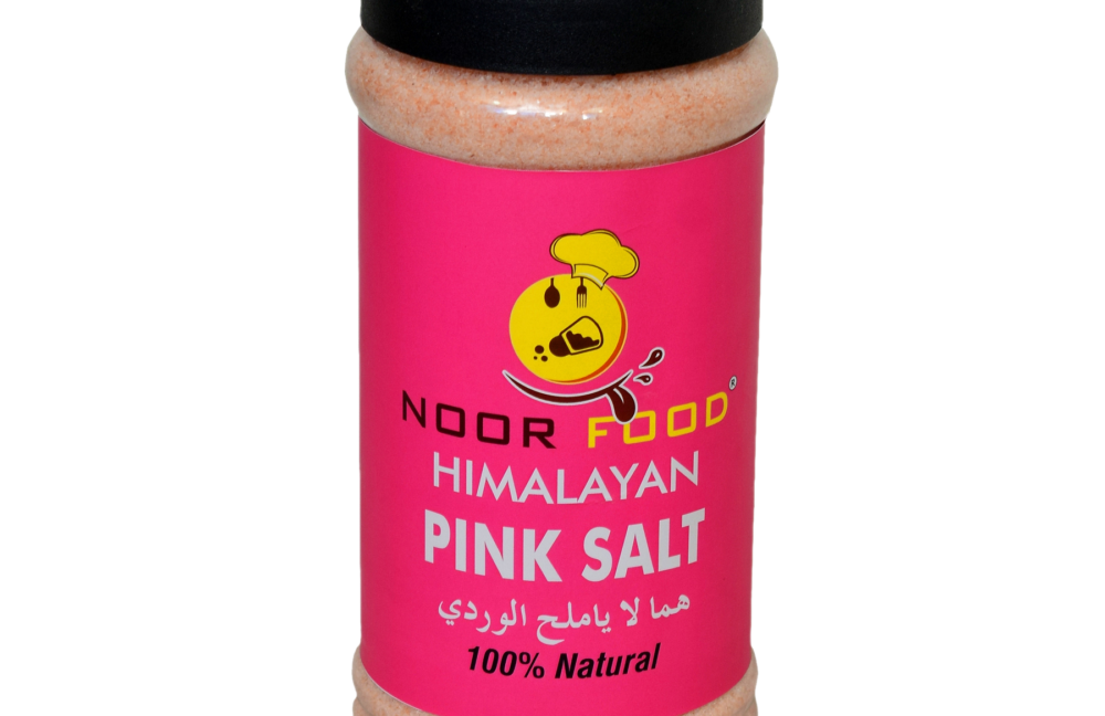 A 1000g bottle of Himalayan pink salt, perfect for use in cooking, seasoning, or as a decorative item.
